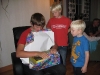 Robin öppnar paket